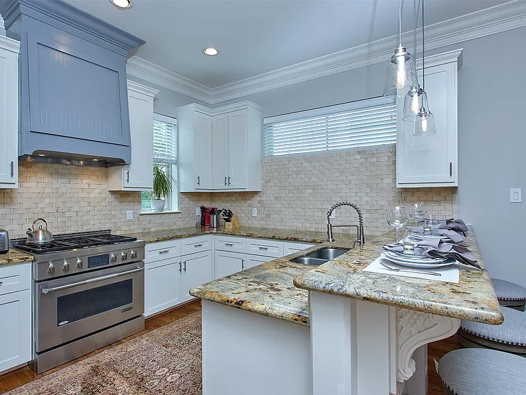 1126 W 16th St #F — Photo 14