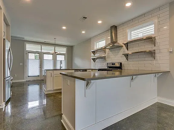 217 Gentry Ave — Photo 4
