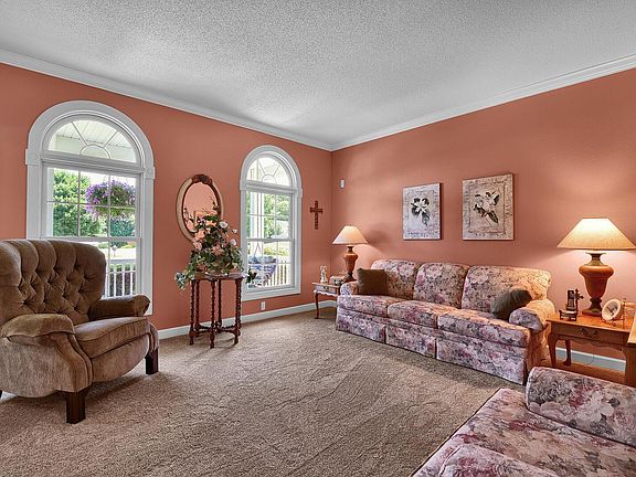 4th image of 7 Fox Mill Dr