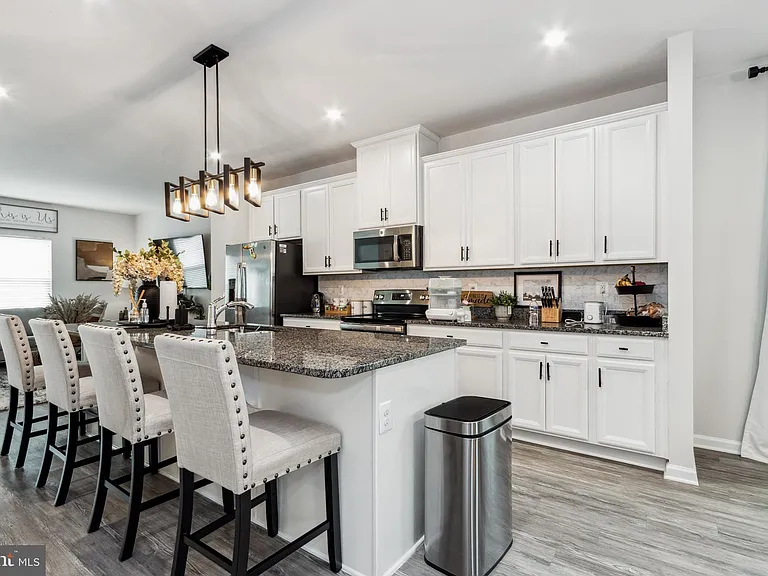 530 View Point Way — Photo 2