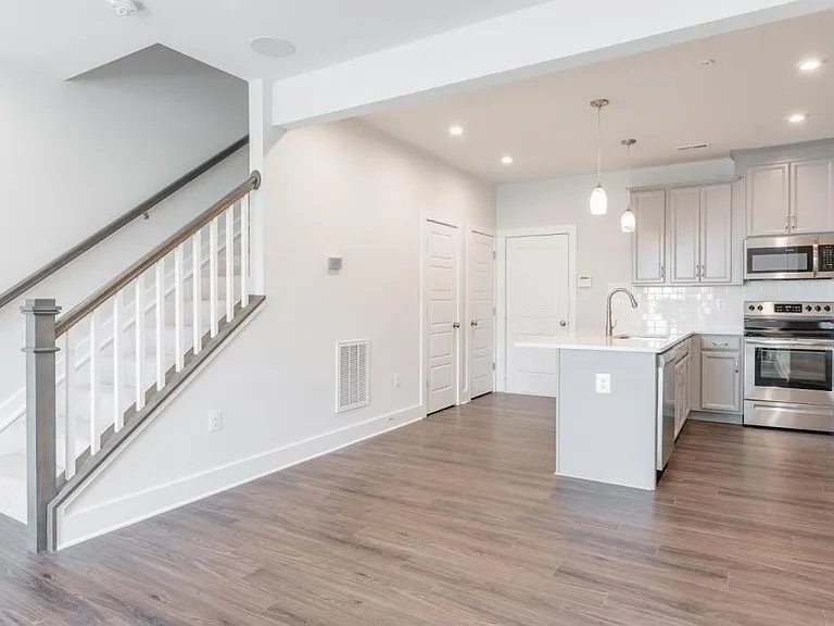2618 Lassen Walk #A — Photo 10