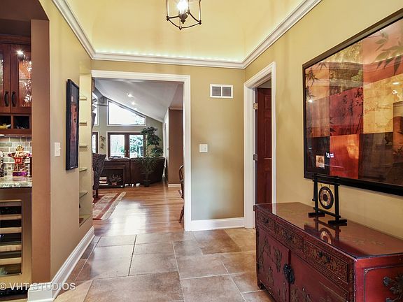 4th image of 821 S Burton Pl