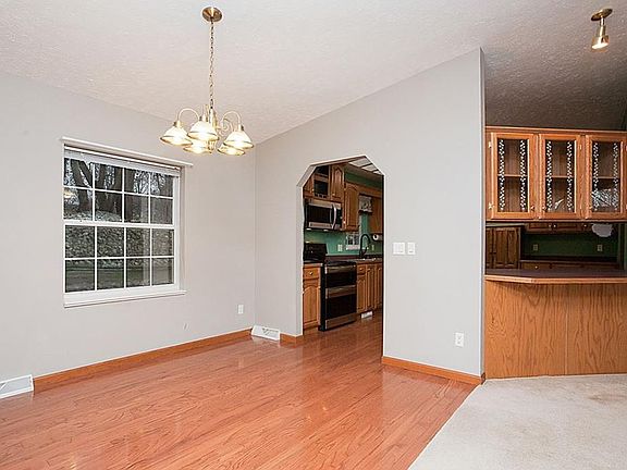 4th image of 108 Monk Ct