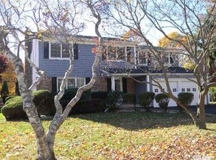 16 Sherry Ln, Hauppauge, NY 11788