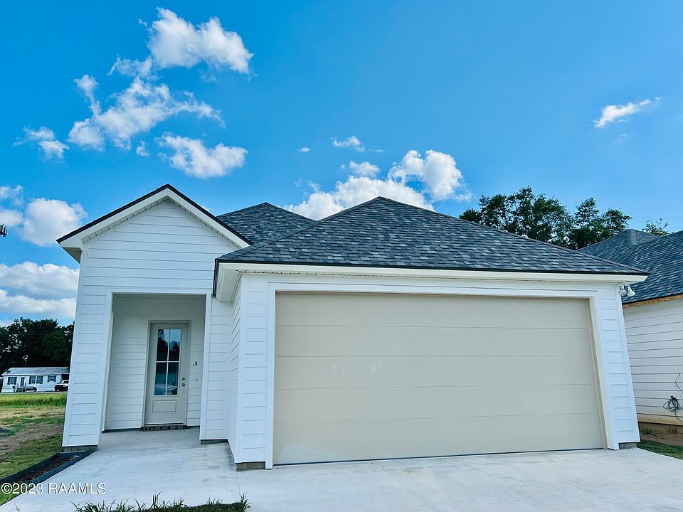 1st image of 208 Berchman Oaks Dr