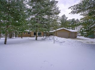 1401 Hilltop Rdg, Houlton, WI 54082