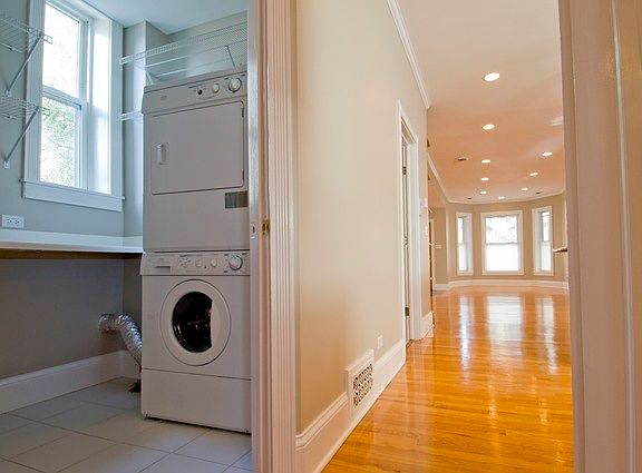 5th image of 3524 N Wilton Ave APT 01