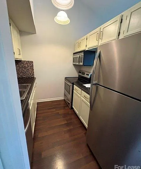430 Queens Rd — Photo 3