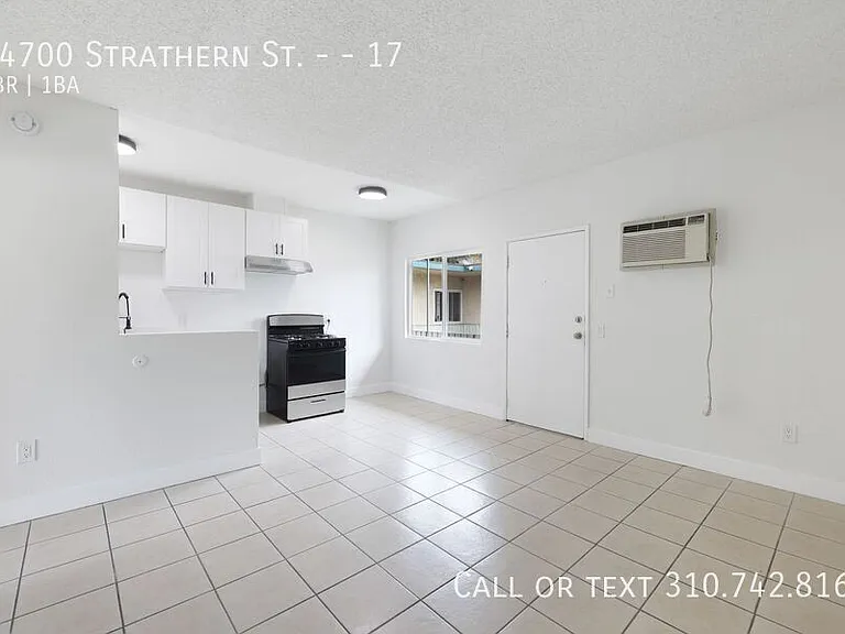 14700 Strathern St #17 — Photo 4