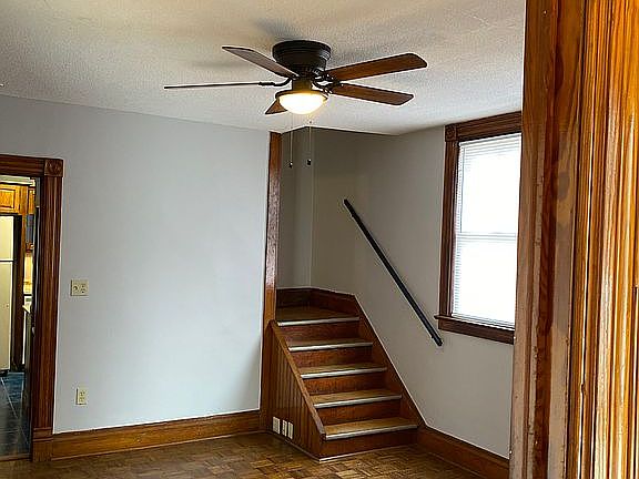 5th image of 2048 Kimble Ave