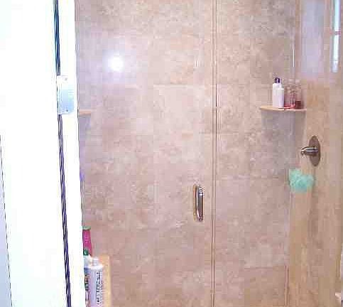 Frameless shower