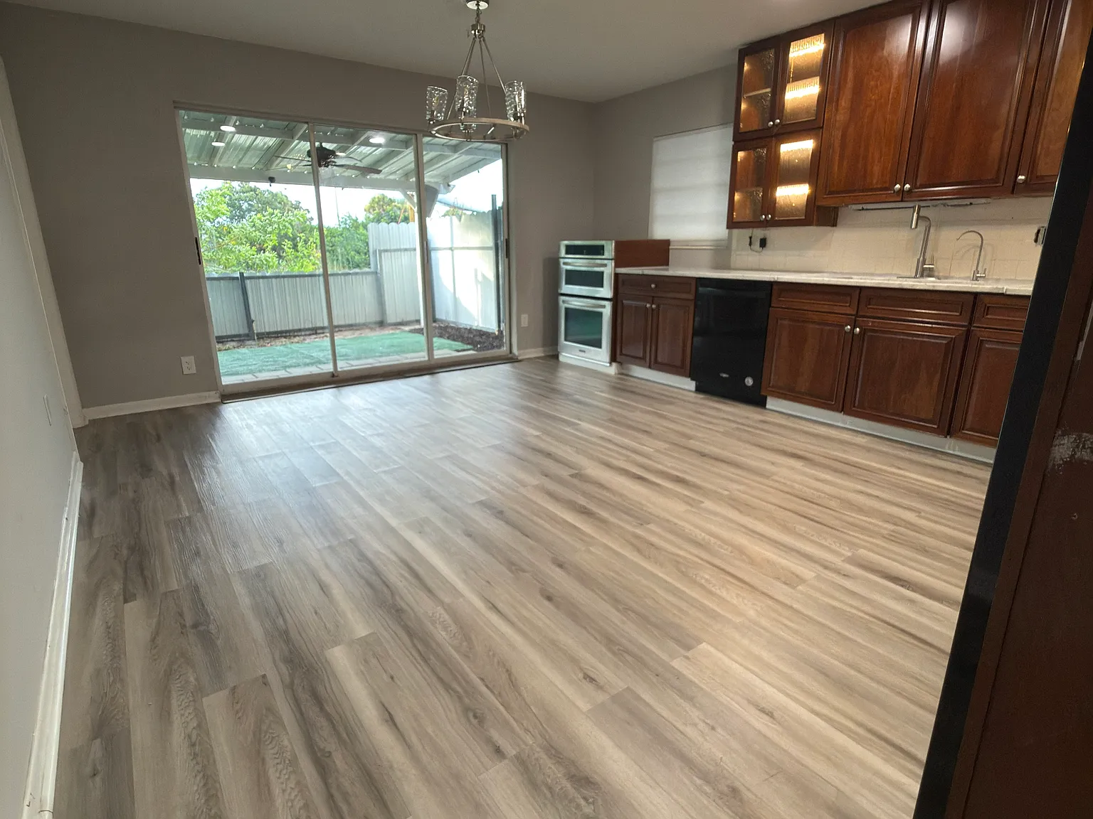 715 53rd Avenue Dr W — Photo 2