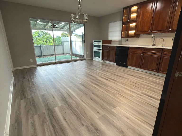 715 53rd Avenue Dr W — Photo 2