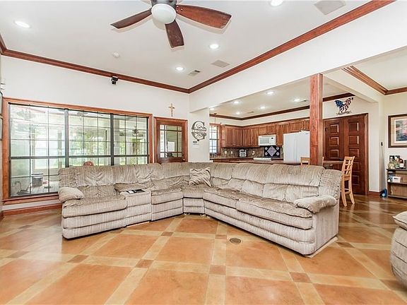 5th image of 44082 Arbordale Dr