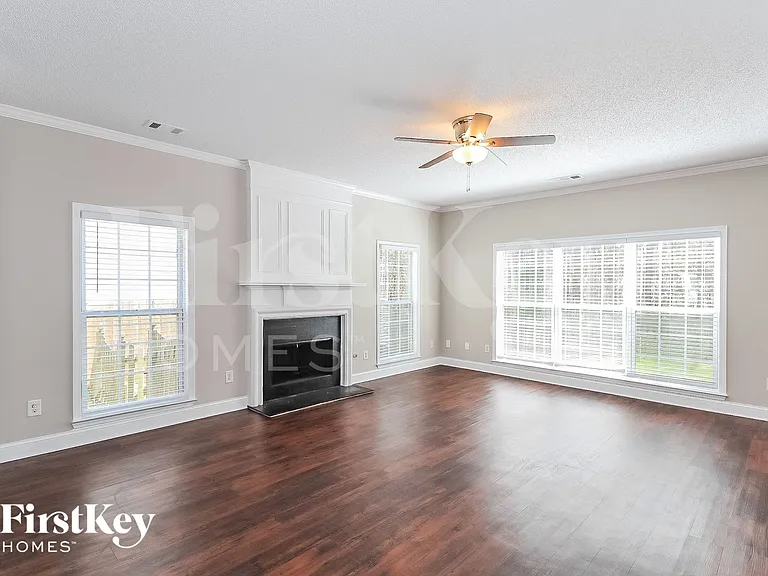 232 Ashland Dr — Photo 2