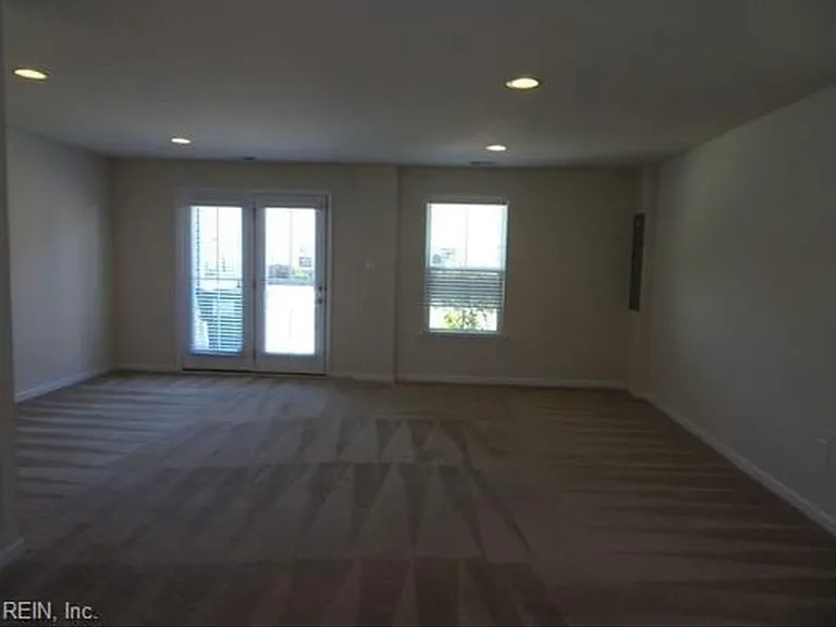 4008 Luminary Dr — Photo 2