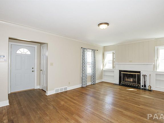 3rd image of 916 E Elmhurst Ave