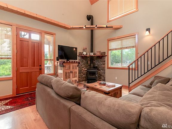 This cabin invites you to completely relax. Lovely great room is adorned with the wood-burning fireplace. Super cool custom mantle. Low maintenance floors. Nice wood trim throughout!