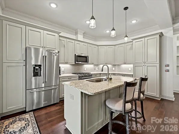 2006 Laney Pond Rd, Matthews, NC 28104