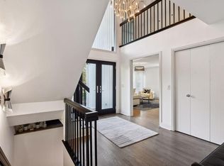 9807 Oak Ridge Trl, Hopkins, MN 55305