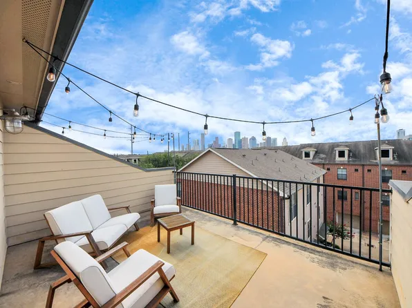 2110 Shearn St #4, Houston, TX 77007