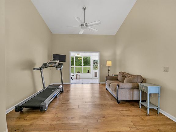4th image of 106 Hidden Cove Ct