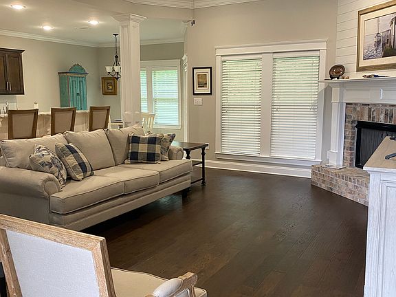 5th image of 450 Craftsman Ave