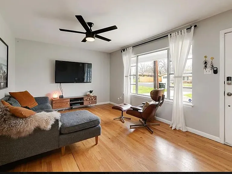 1806 Vine St — Photo 19