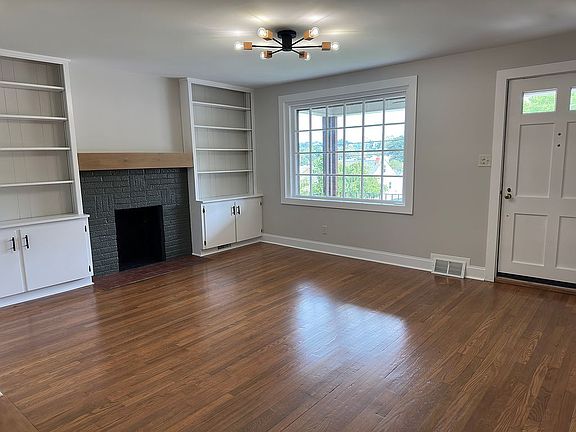 4th image of 214 Clinton Ave