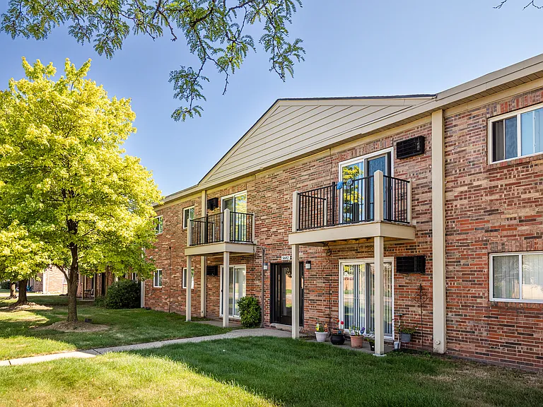 Dearborn Club Apartments — Photo 29