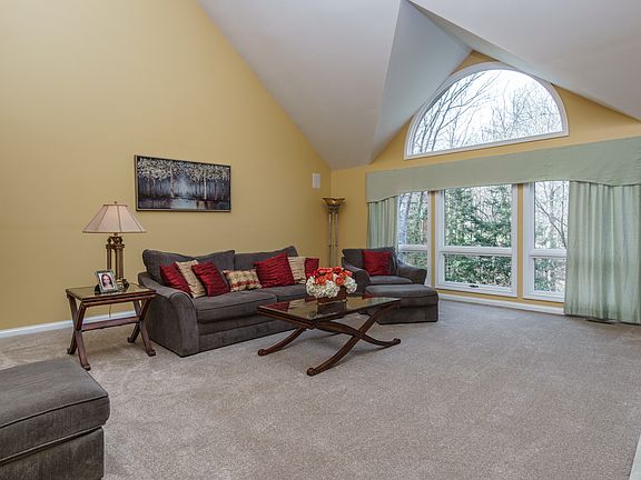 5th image of 7382 Southpointe Dr
