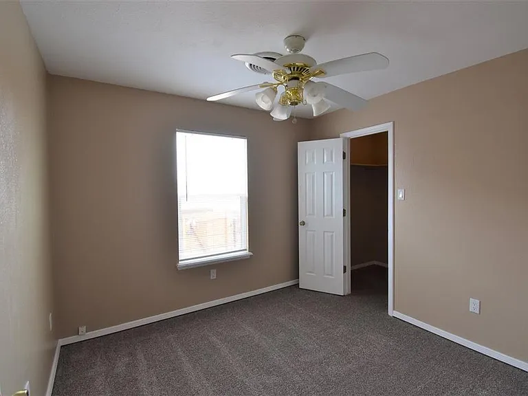 1389 Lindberg Ave — Photo 5