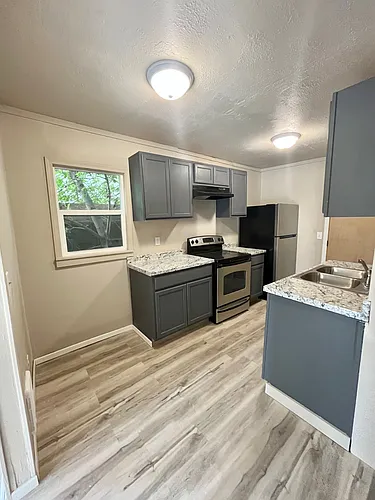 602 W 10th St #608 Photo 1