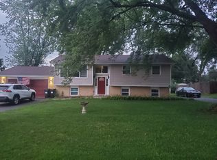3119 W Skyway Dr, McHenry, IL 60050