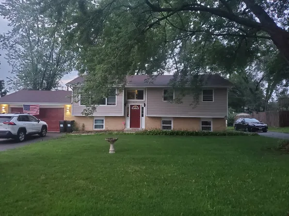 3119 W Skyway Dr, McHenry, IL 60050