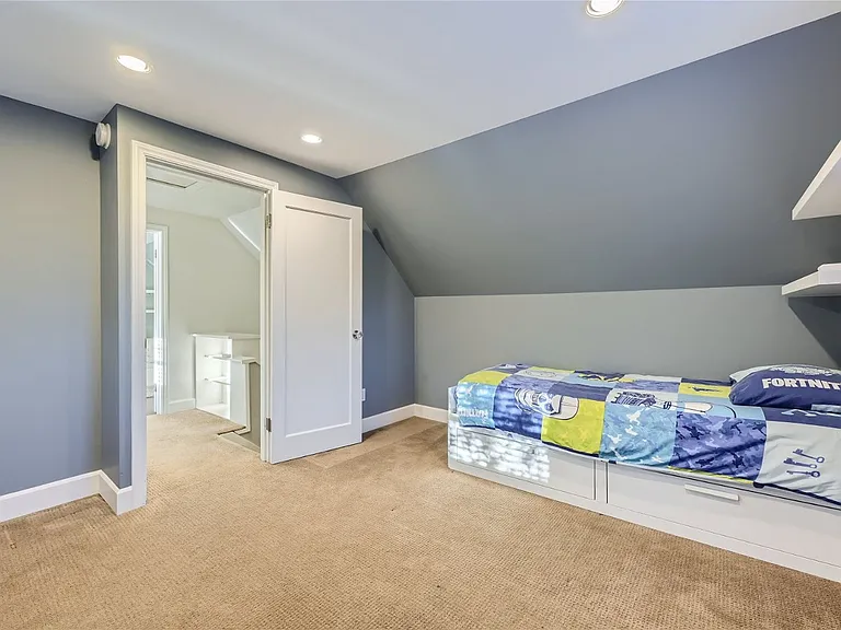 6202 38th Ave NE — Photo 13