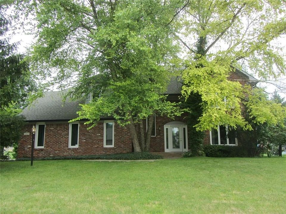 Beautiful Custom Built Brick 2 Story in great area of custom homes! Brick on all four sides.