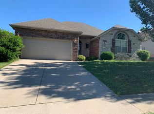 705 Silver Streak Rd, Nixa, MO 65714