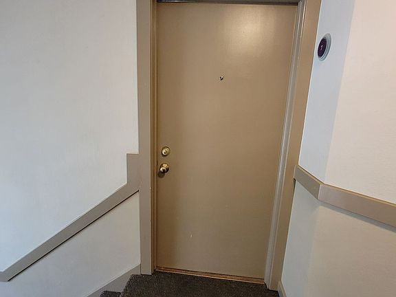 4th image of 135 E Johnson St #17665171