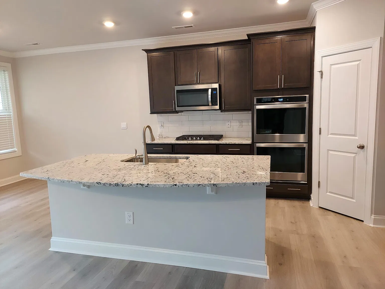 5 bed, 2630 sqft, $2,700 — Photo 2