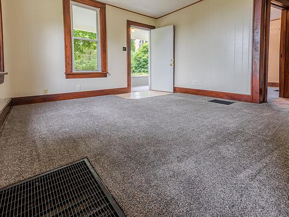 3rd image of 932 Union Ave