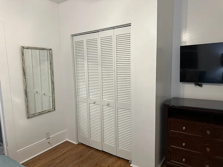 200 Live Oak St #B — Photo 10