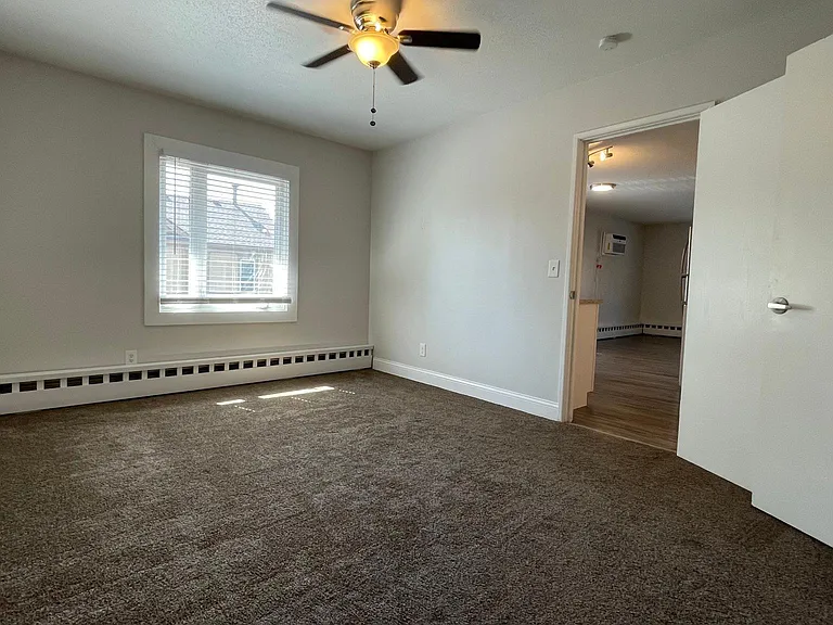689 Lowry Ave NE #9 — Photo 32