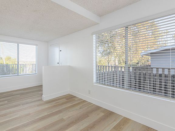 3rd image of 451-457 Palm Dr #451-A