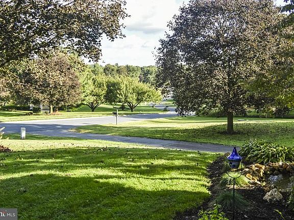 4th image of 7 Red Oak Dr