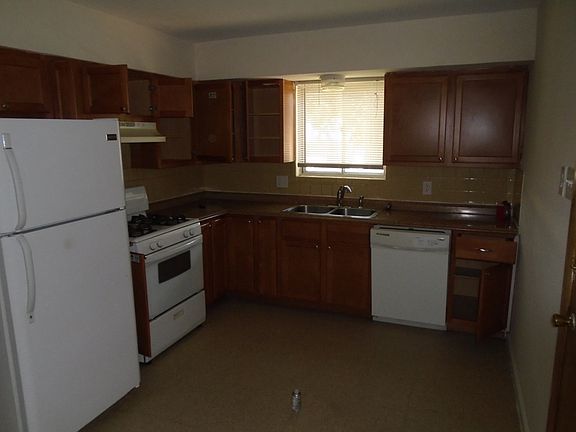 2nd image of 8787 Darnell Pl