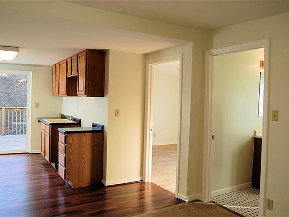 5th image of 223 E Main St