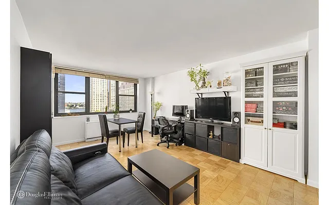 Rented by Douglas Elliman | media 7