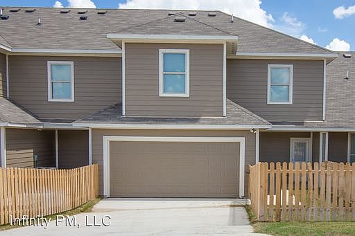 3rd image of 1110 Newcastle Dr