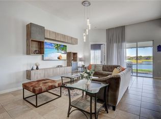 2226 Heydon Cir W, Naples, FL 34120